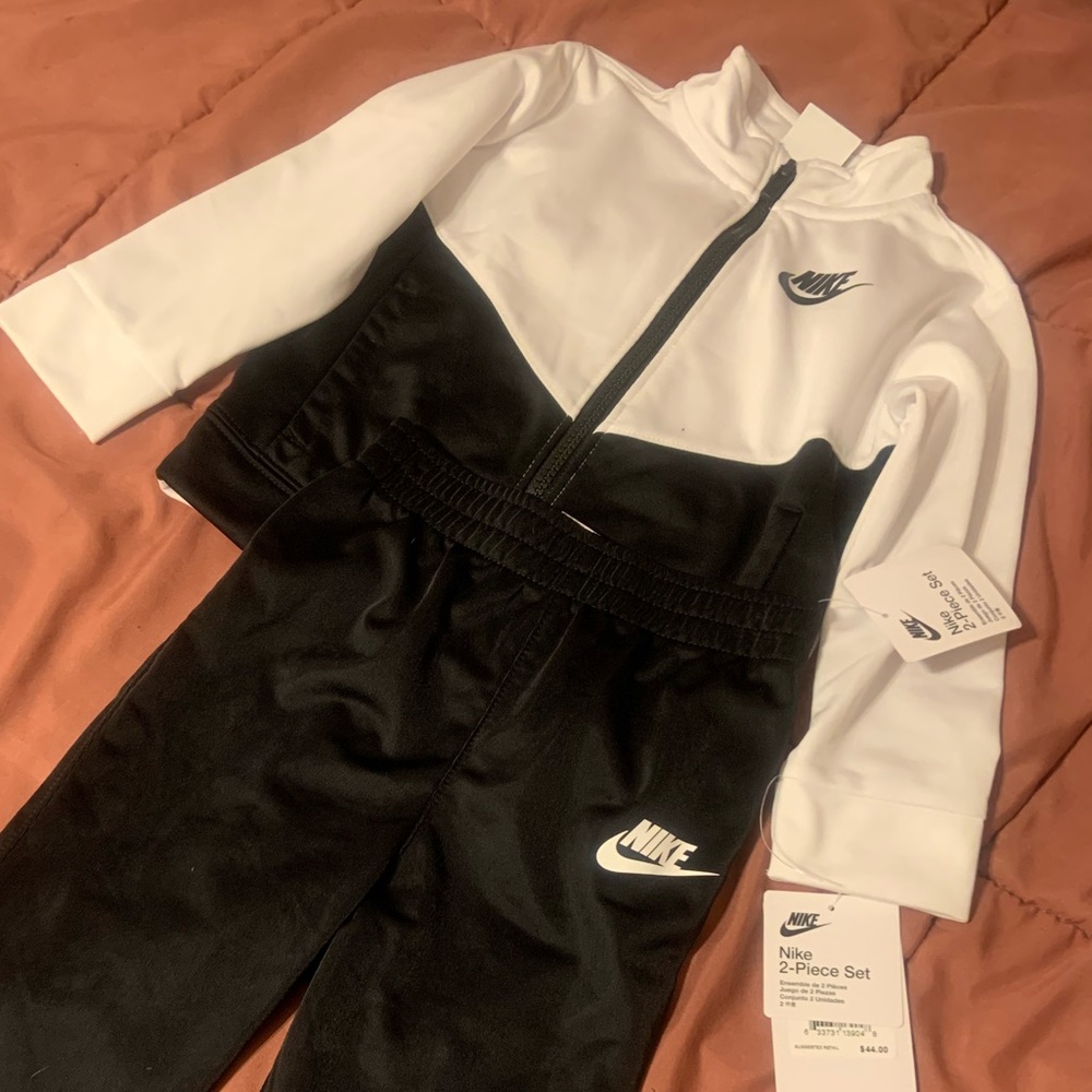 Black and white two piece Nike set 24 months new with tags